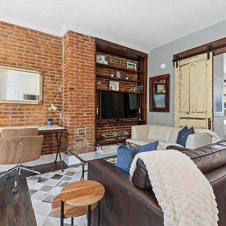 Beautiful 1-Br Flat Nestled Between Dupont & Logan Appartement Washington Buitenkant foto